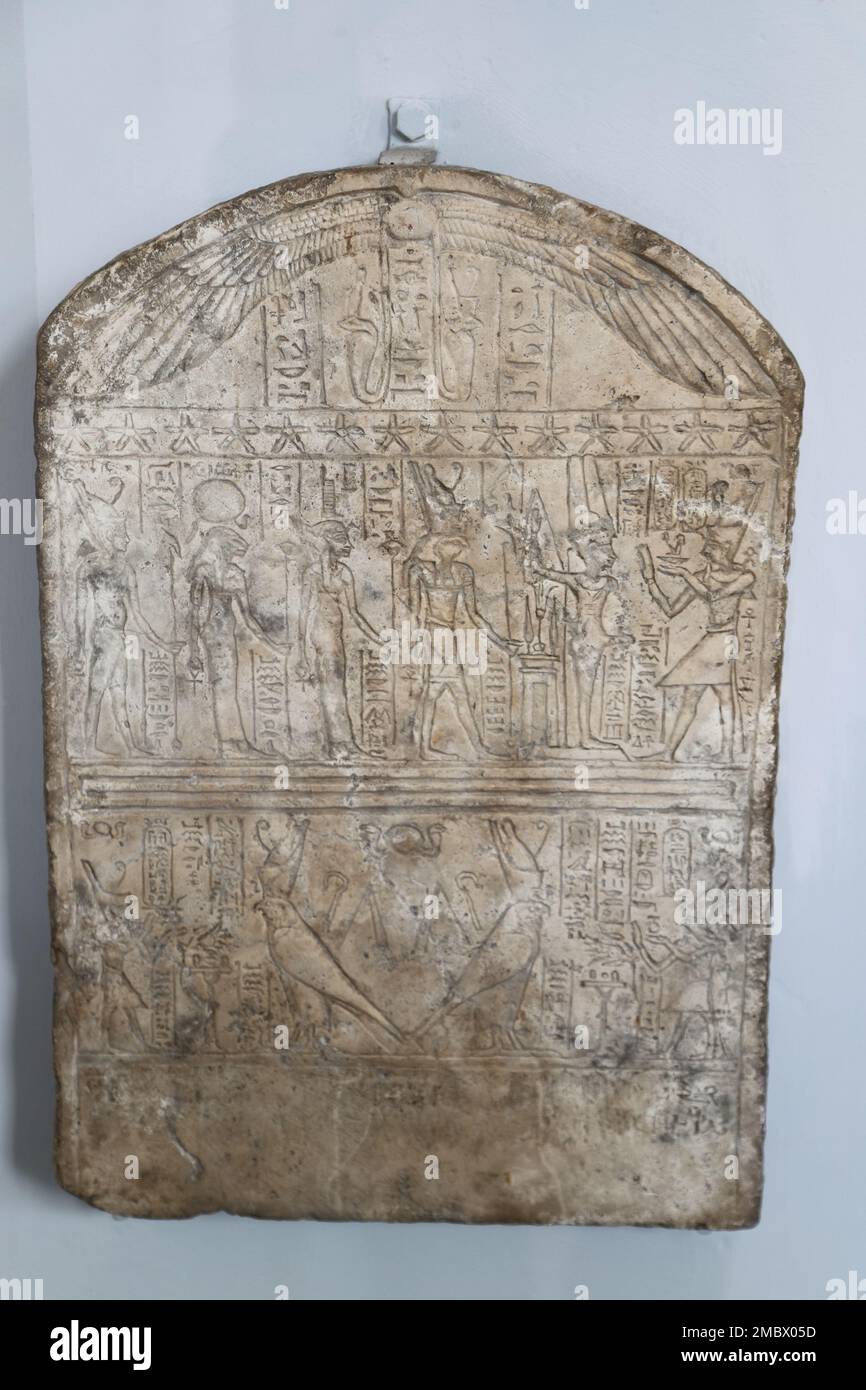 Ägyptische Stela von König Ptolemäus IV. Im British Museum, London, Großbritannien Stockfoto