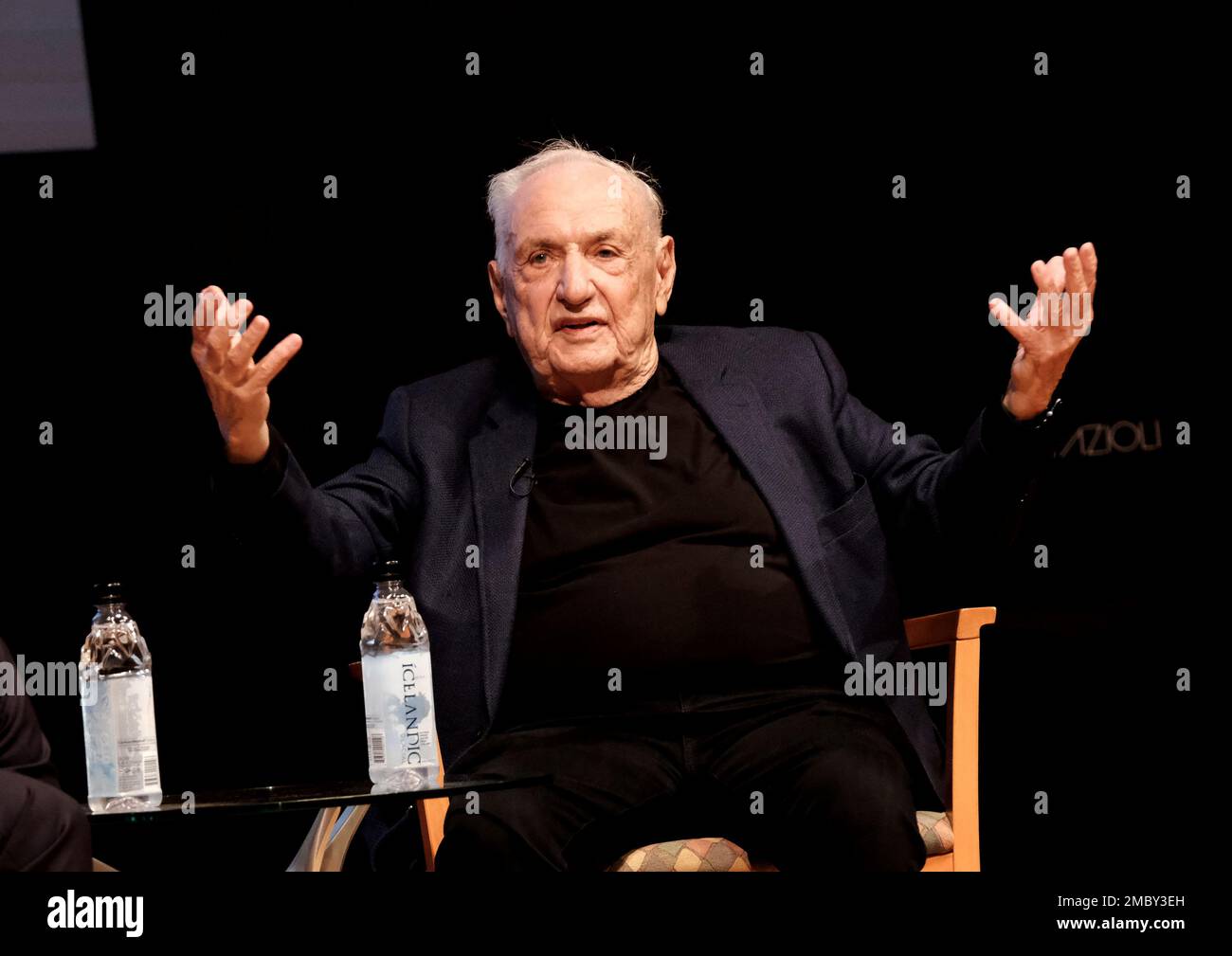 Architect Frank Gehry describes his concert hall design at the Colburn School during an unveiling in downtown Los Angeles on Wednesday, March 16, 2022. The school unveiled it's architectural designs by Gehry for the Colburn Center, a 100,000 square-foot campus expansion in downtown Los Angeles to serve the region's young performing artists and performing arts organizations and ensembles. The center will be located across the street from the School's existing campus in the cultural corridor that includes Walt Disney Concert Hall, the Music Center, the Museum of Contemporary Art, and The Broad.  Stockfoto