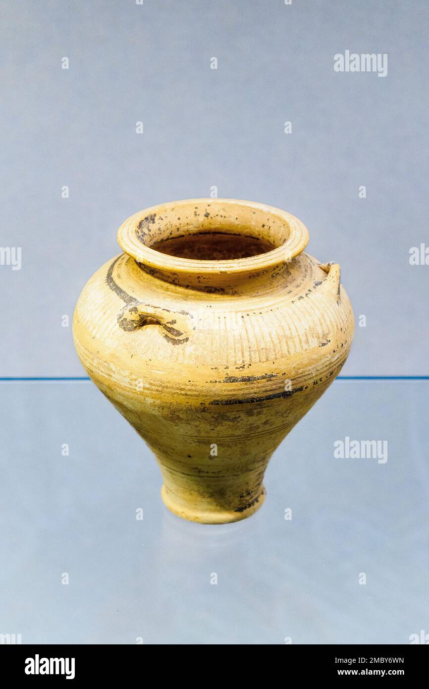 Mykenische Vase mit Intarsien aus der Thapsos-Nekropole - Museo Archeologico Regionale Paolo Orsi - Syrakus, Sizilien, Italien Stockfoto