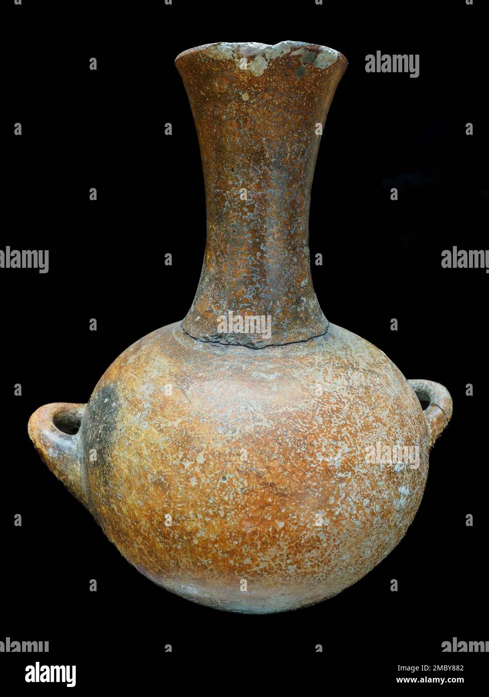 Herzförmige Amphora aus Pantalica Necropolis. Spätes Bronzealter. 1250-1050 BC - Museo Archeologico Regionale Paolo Orsi - Syracuse, Sizilien, Italien Stockfoto