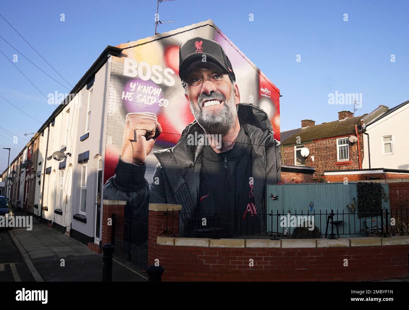 Ein Wandbild von Liverpool Manager Jurgen Klopp in einem Haus am Boden vor dem Premier League-Spiel in Anfield, Liverpool. Foto: Samstag, 21. Januar 2023. Stockfoto