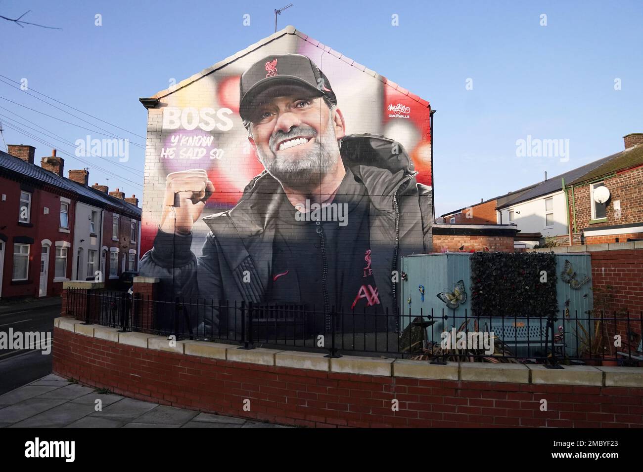 Ein Wandbild von Liverpool Manager Jurgen Klopp in einem Haus am Boden vor dem Premier League-Spiel in Anfield, Liverpool. Foto: Samstag, 21. Januar 2023. Stockfoto