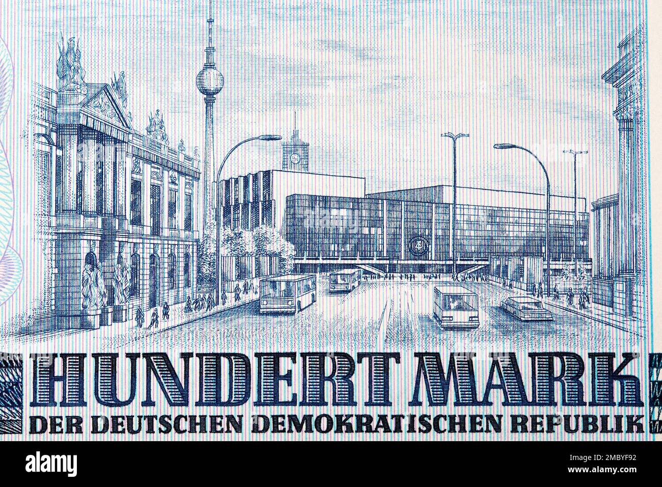 Der Palast der Republik vom Boulevard unter Den Linden in Ostberlin aus gesehen aus der DDR. Geld - 100 Mark Stockfoto