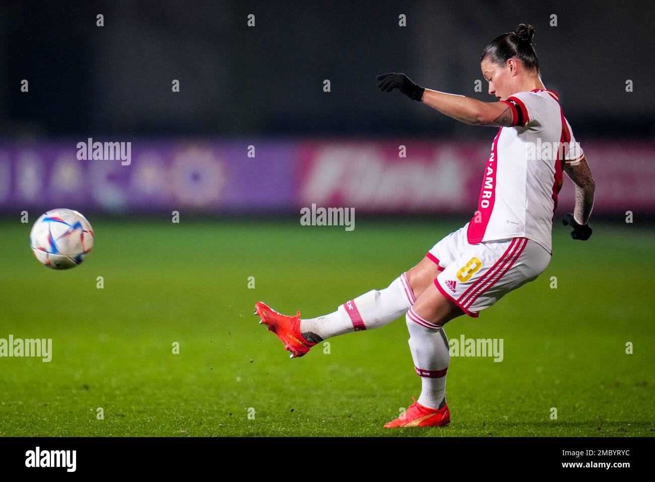 AMSTERDAM, NIEDERLANDE - JANUAR 20: Sherida Spitse von Ajax spielt den Ball während des Azerion Vrouwen Eredivisie-Spiels zwischen Ajax und ADO Den Haag im Sportcomplex De Toekomst am 20. Januar 2023 in Amsterdam, Niederlande (Foto von Rene Nijhuis/Orange Pictures). Guthaben: Orange Pics BV/Alamy Live News Stockfoto