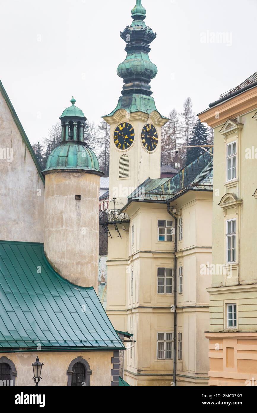 Uhrturm des Rathauses in Banska Stiavnica, Slowakei, Europa. Stockfoto