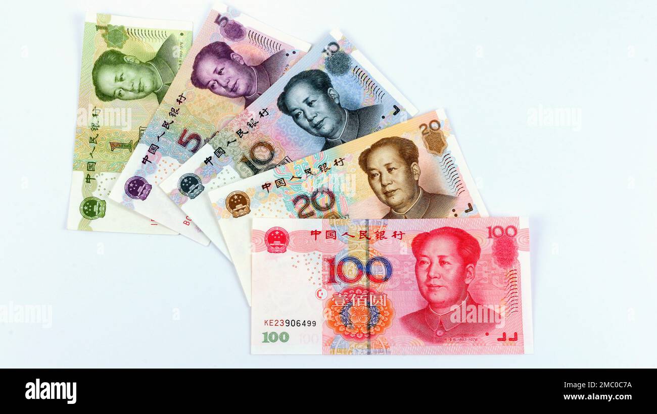 Chinesische Renminbi-Währung, China, Münzen und Banknoten mit Mao Zedong-Gravurporträt Stockfoto