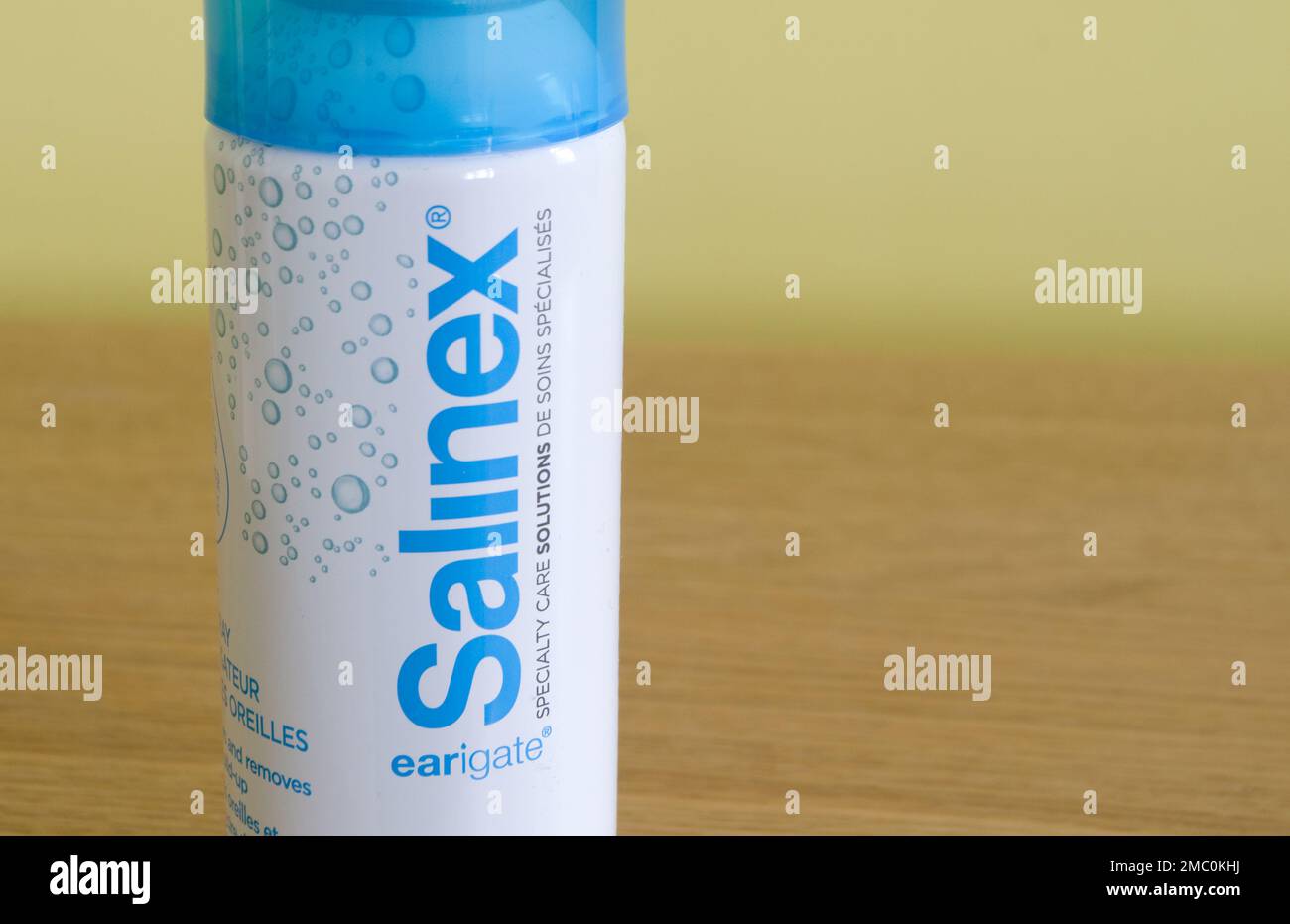 Salinex Earigate Ear Wax Removal Saline Solution Spray Aerosol Stockfoto
