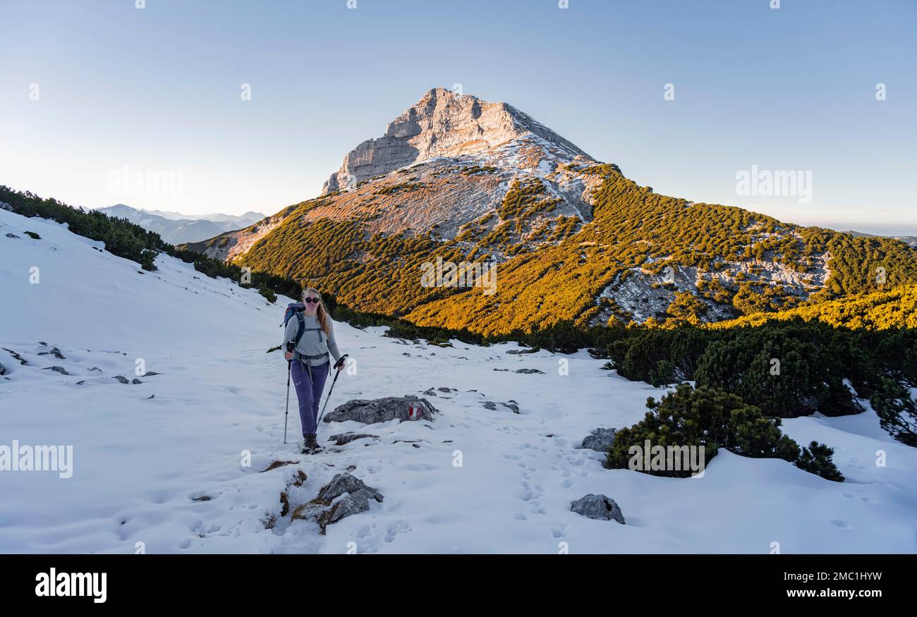 Bergsteiger, Wanderung nach Guffert, Brandenberg Alpen, Tirol, Österreich Stockfoto
