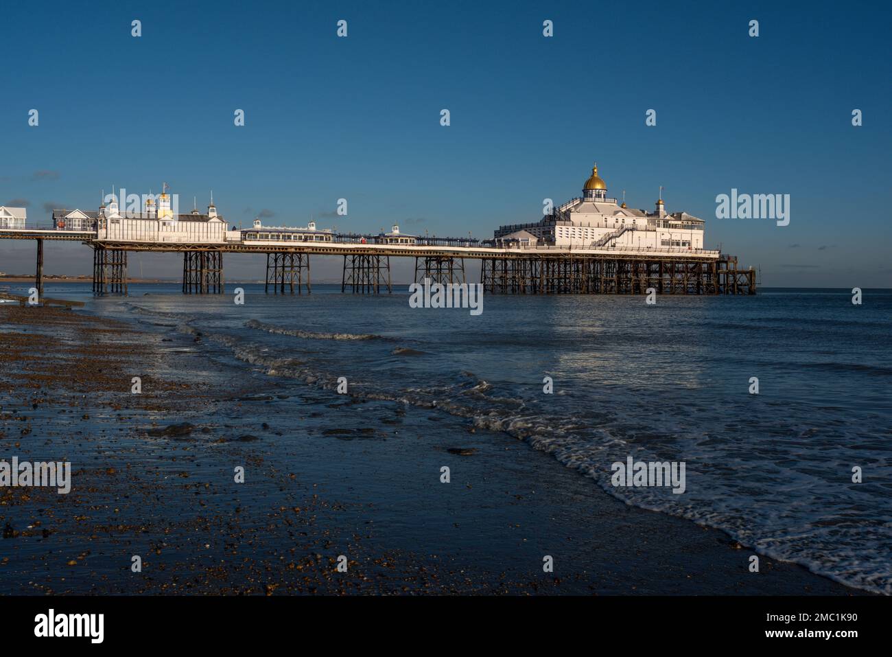 Eastbourne Pier, an der Südküste der Grafschaft East Sussex, England, Vereinigtes Königreich. Stockfoto