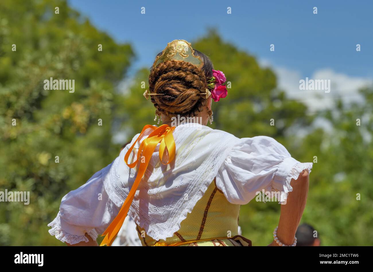 Frisur einer Frau auf der jährlichen Fiesta zu Ehren von San Vicent in Cautivador oder Captivador, Gemeinde La Nucia, Provinz Alicante, Valencia Stockfoto