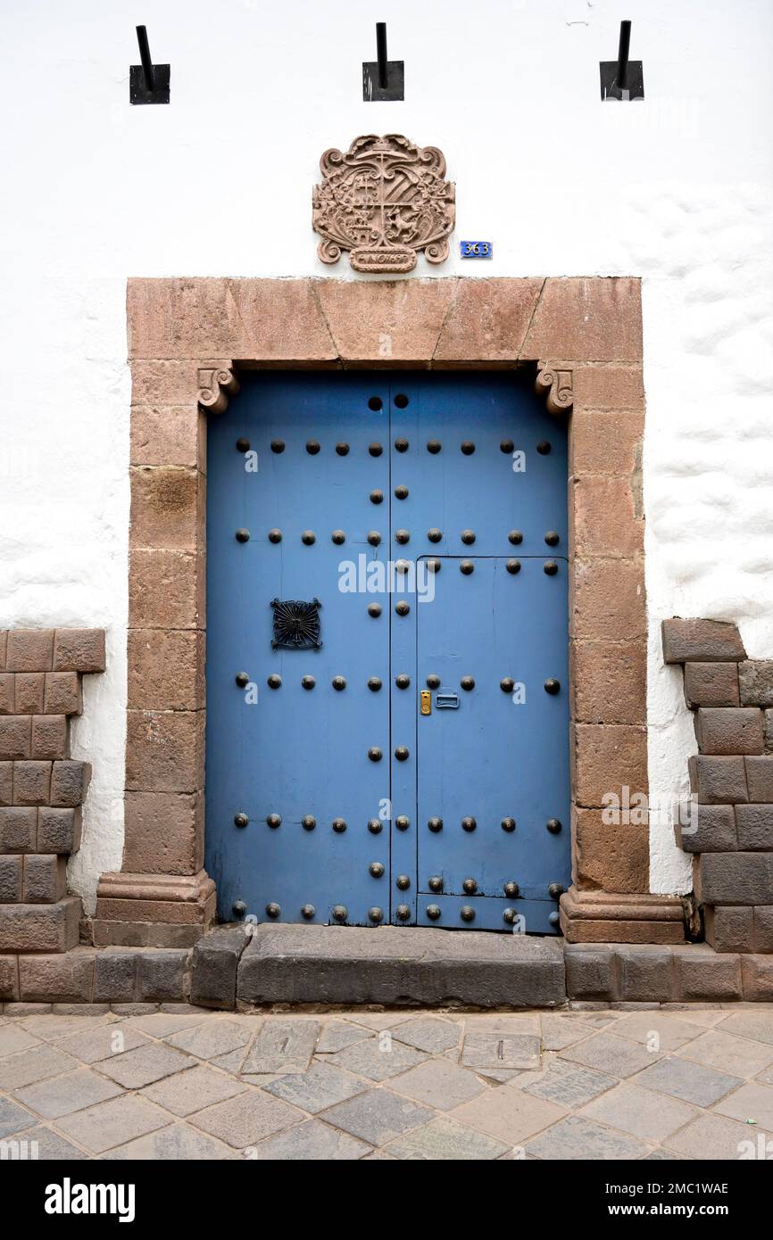 Blaue Tür im Stadtzentrum von Cusco, Peru Stockfoto