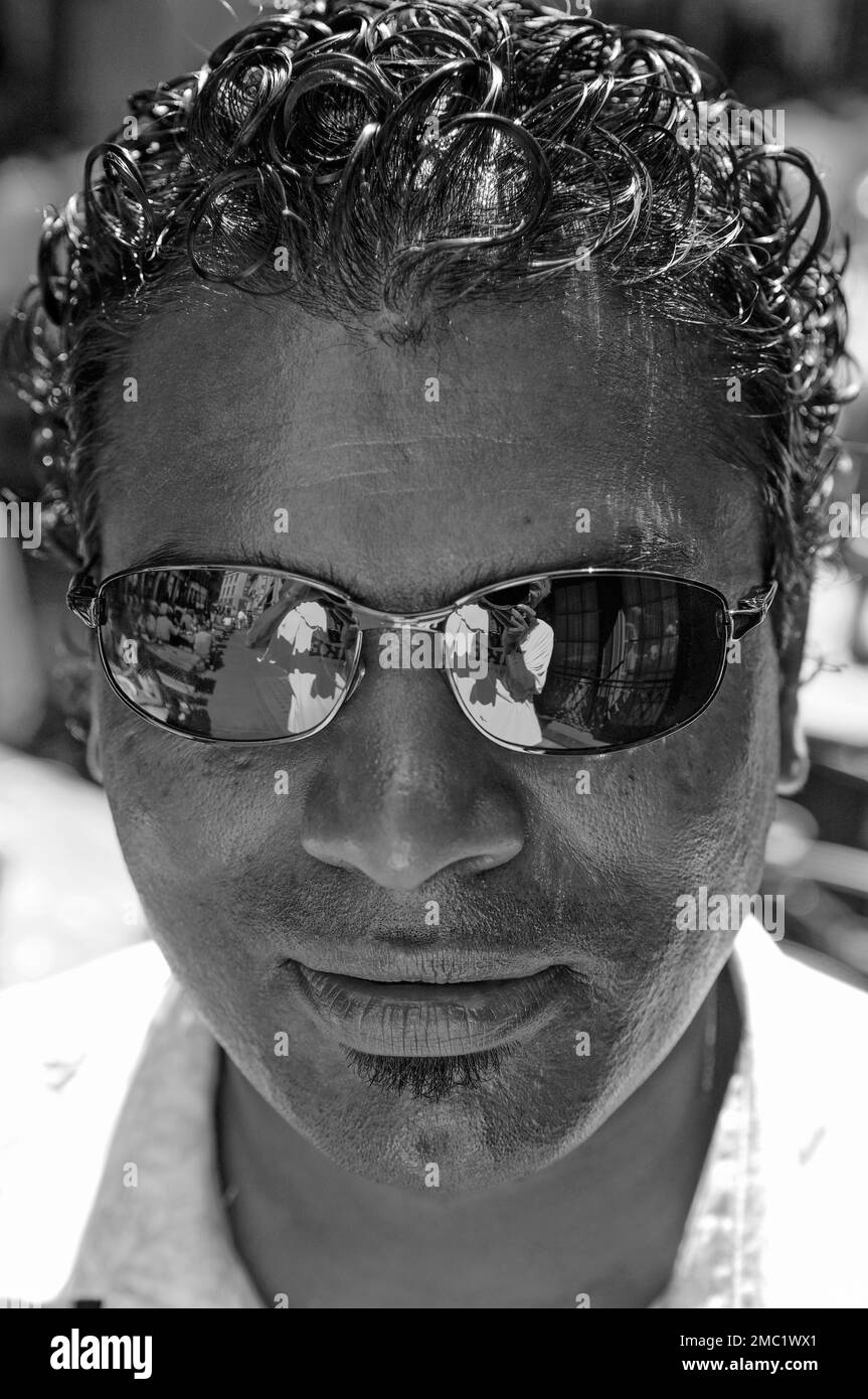 Porträt mit Sonnenbrille eines Mauritiers, New York City, USA Stockfoto