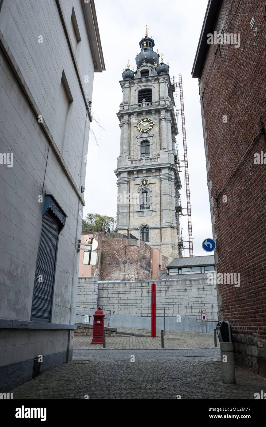 Architektonische Details des Belfry von Mons, der einzige Belfry in Belgien, erbaut im Barockstil (1999 zum UNESCO-Weltkulturerbe erklärt) Stockfoto