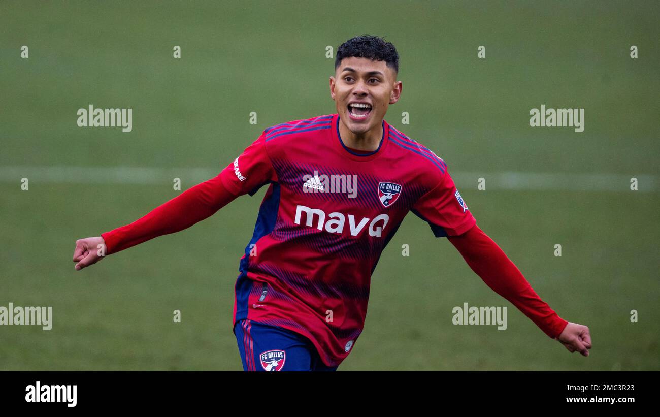 FC Dallas midfielder Edwin Cerrillo (6) is seen during an MLS soccer match against Toronto FC, Saturday, Feb. 26, 2022, in Frisco, Texas. The game ended 1-1. (AP Photo/Brandon Wade) Stockfoto