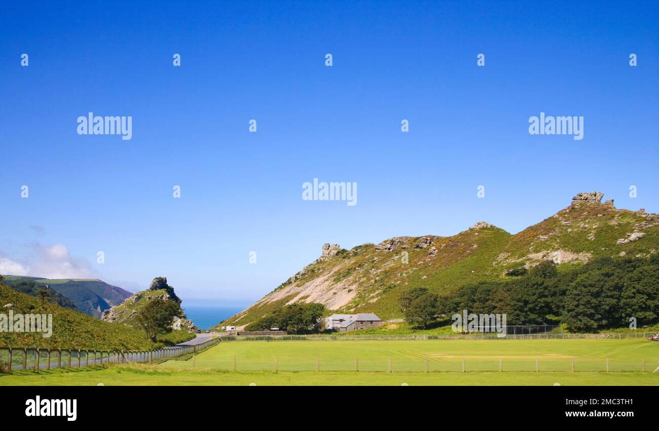 Cricketfeld im Felsental im Norden von devon Stockfoto