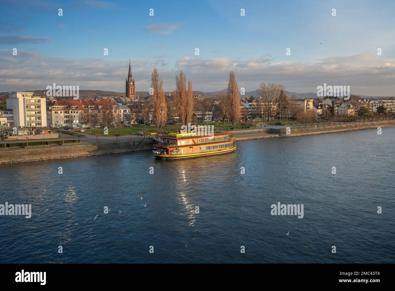 Skyline des Stadtteils Beuel und Rhein - Bonn, Deutschland Stockfoto