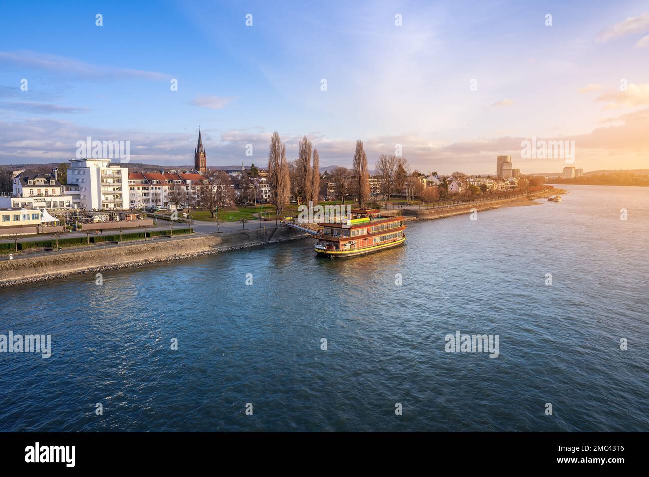 Skyline des Stadtteils Beuel und Rhein - Bonn, Deutschland Stockfoto