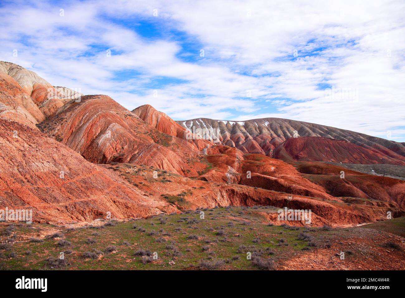 Schöne rote Berge von Aserbaidschan. Khizi-Region. Stockfoto