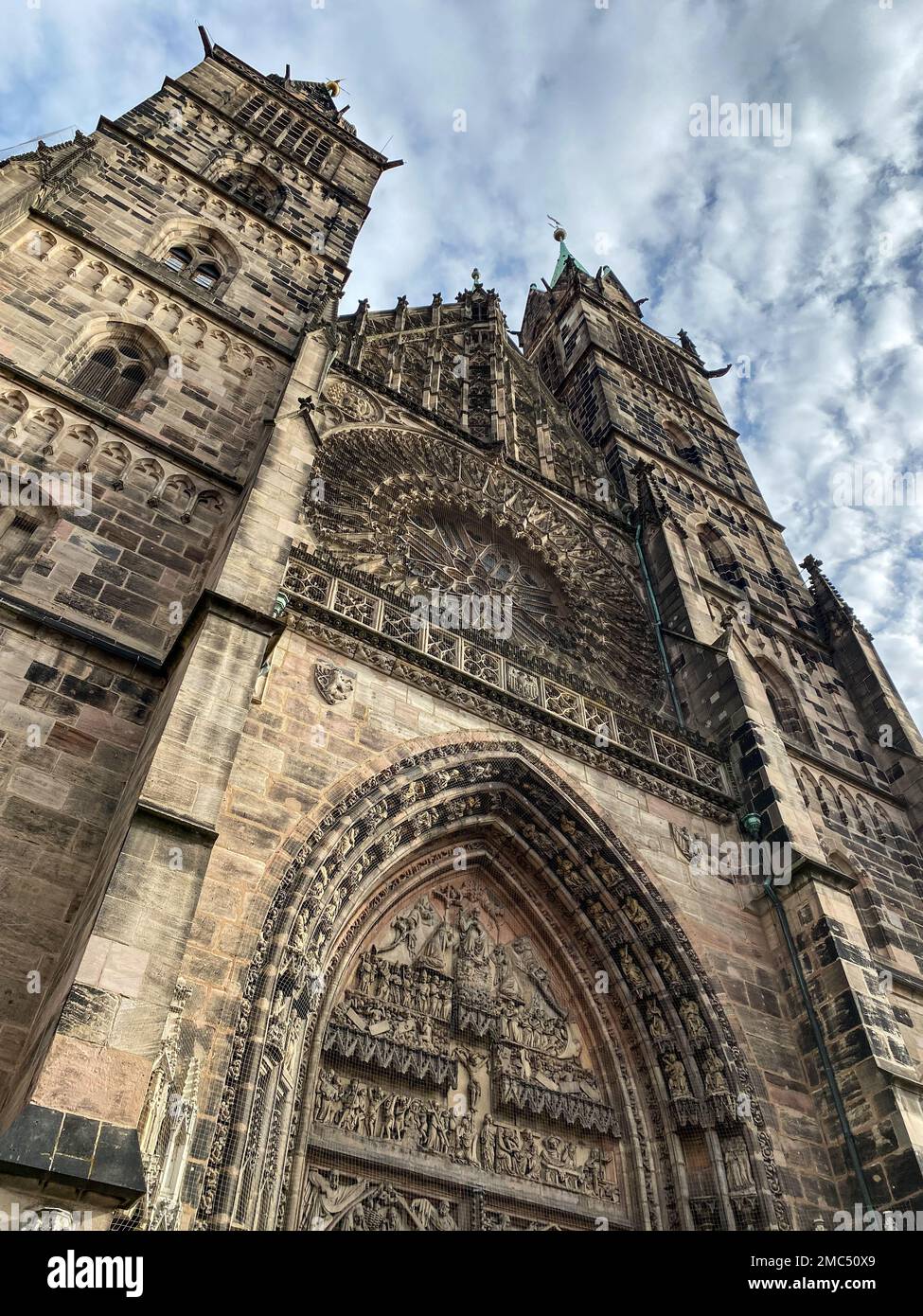 Wunderschöne alte Kathedrale im Zentrum von Nürnberg Stockfoto