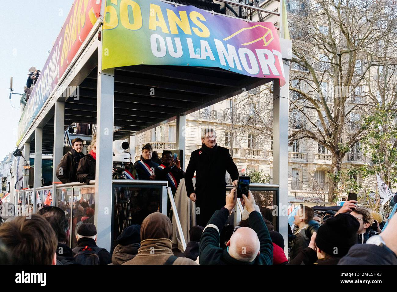 Paris, Frankreich. 21. Januar 2023 Jan Schmidt-Whitley/Le Pictorium - Rentenreform: Jugendorganisationen demonstrieren in Paris - 21/1/2023 - Frankreich / Paris / Paris - Jean-Luc Melenchon während der Demonstration vor den Demonstranten. Ein Dutzend Jugendorganisationen demonstrieren am Samstag, den 21. Januar, in Paris gegen die Rentenreform. Sie werden aktiv von La France Insoumise (LFI) unterstützt, die auf dem Erfolg der gewerkschaftlichen Mobilisierung am Donnerstag aufbauen will. Kredit: LE PICTORIUM/Alamy Live News Stockfoto