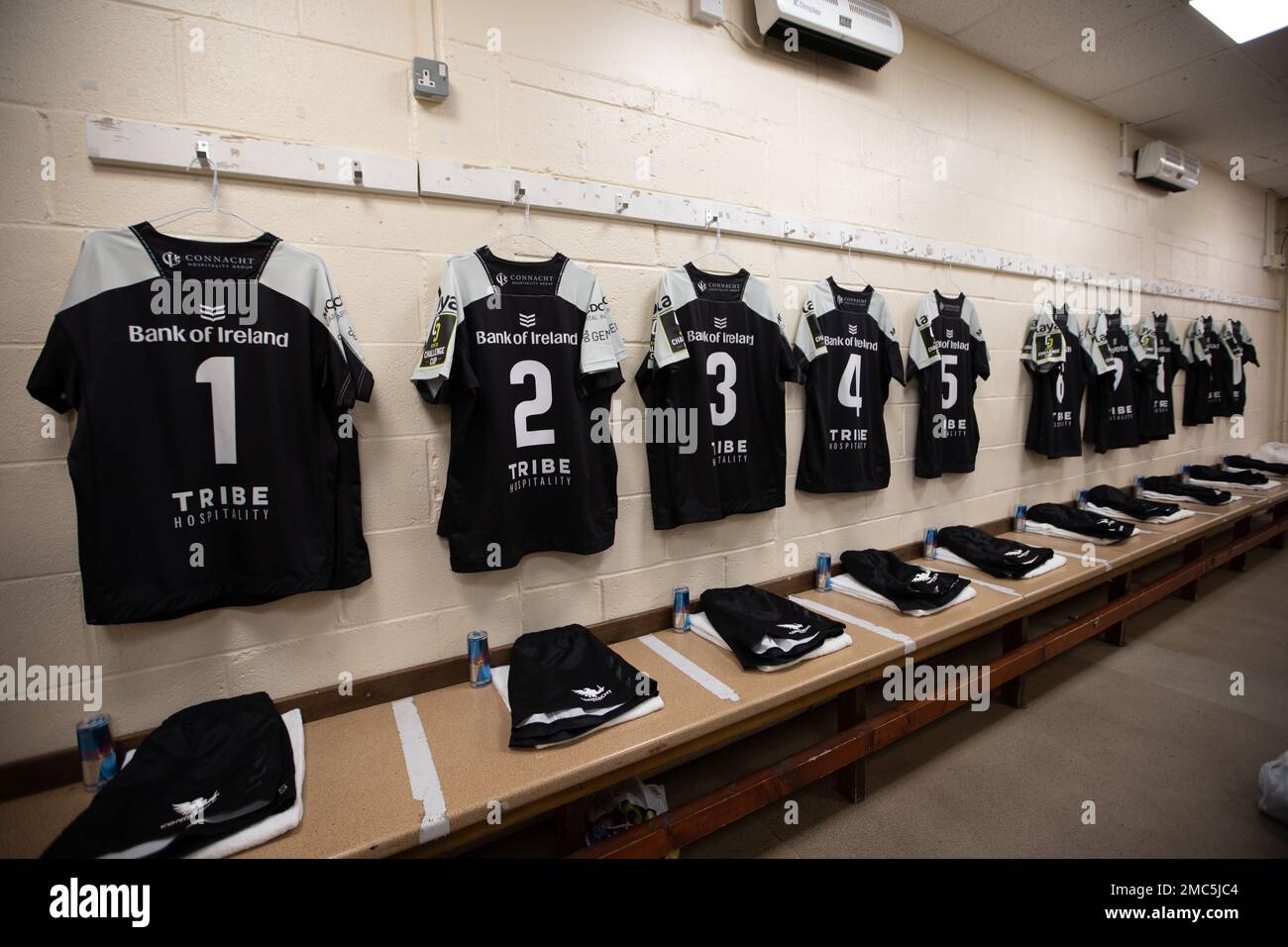 Die Garderobe des Außenteams ist vor dem European Challenge Cup-Spiel zwischen Newcastle Falcons und Connacht Rugby im Kingston Park, Newcastle, am Samstag, den 21. Januar 2023, zu sehen. (Kredit: Chris Lishman | MI News) Kredit: MI News & Sport /Alamy Live News Stockfoto