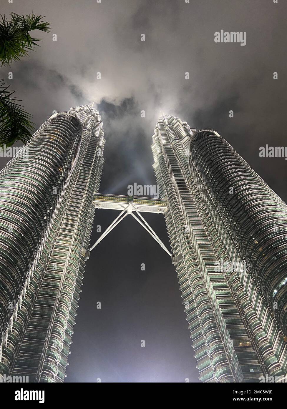 Ein kleiner Winkel der Petronas Towers in Kuala Lumpur Stockfoto