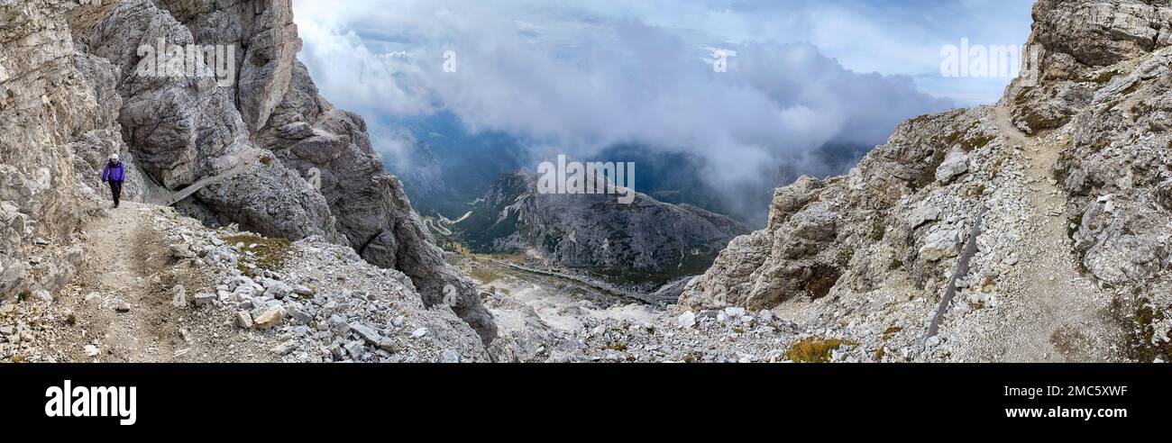 Abenteuerliche Wanderung auf den Lagazuoi in den Dolomiten, autonome Provinz von Südtirol in Italien Stockfoto
