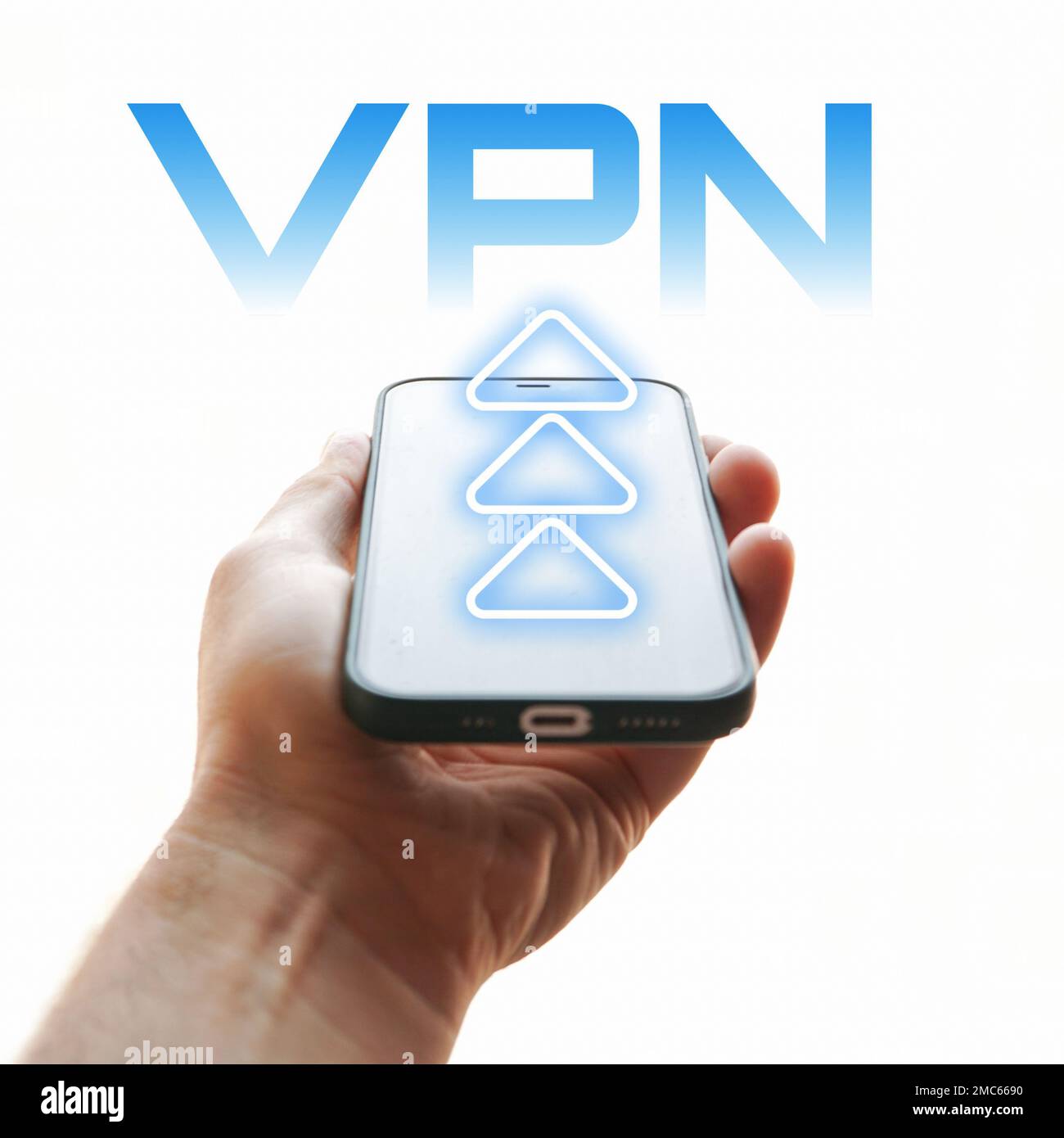 Hand hält ein Smartphone mit vpn-Symbol auf dem Bildschirm Stockfoto