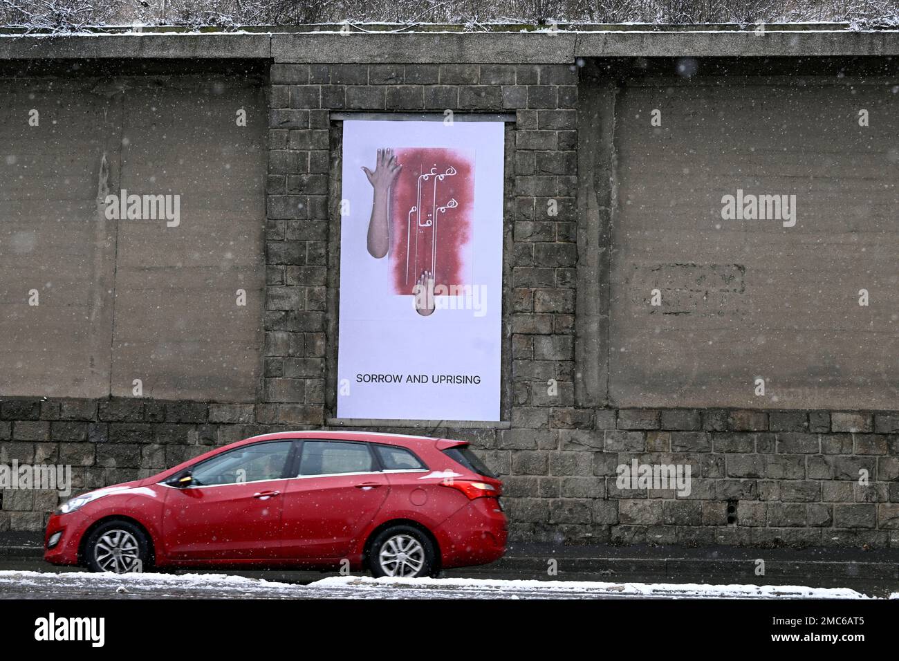 Prag, Tschechische Republik. 21. Januar 2023. Ausstellung des iranischen Künstlers Sadi Haruni „Woman, Life, Freedom“, die die Proteste für die Rechte der Frauen, ein würdiges Leben und die Freiheit im Iran widerspiegelt, abgebildet am 21. Januar 2023 in Prag, Tschechische Republik. Kredit: Katerina Sulova/CTK Photo/Alamy Live News Stockfoto