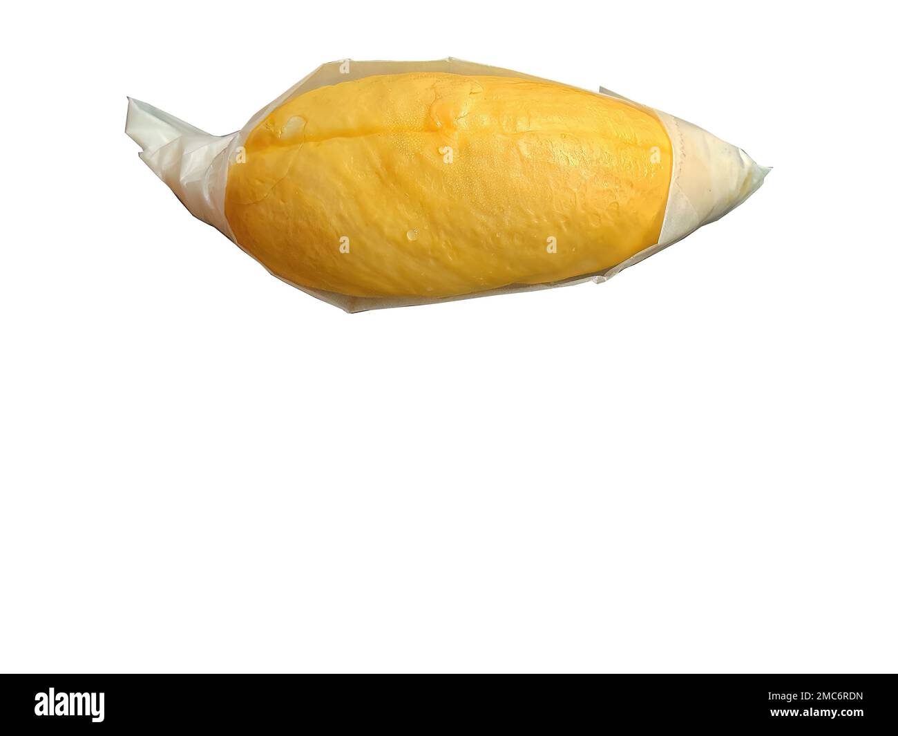 Ein goldgelbes, in weißes Papier eingewickeltes Durian-Fleisch, König der Früchte, natürliche Form und Form, weißer Hintergrund, isoliert, Kopierraum mit Ausschnitt Stockfoto