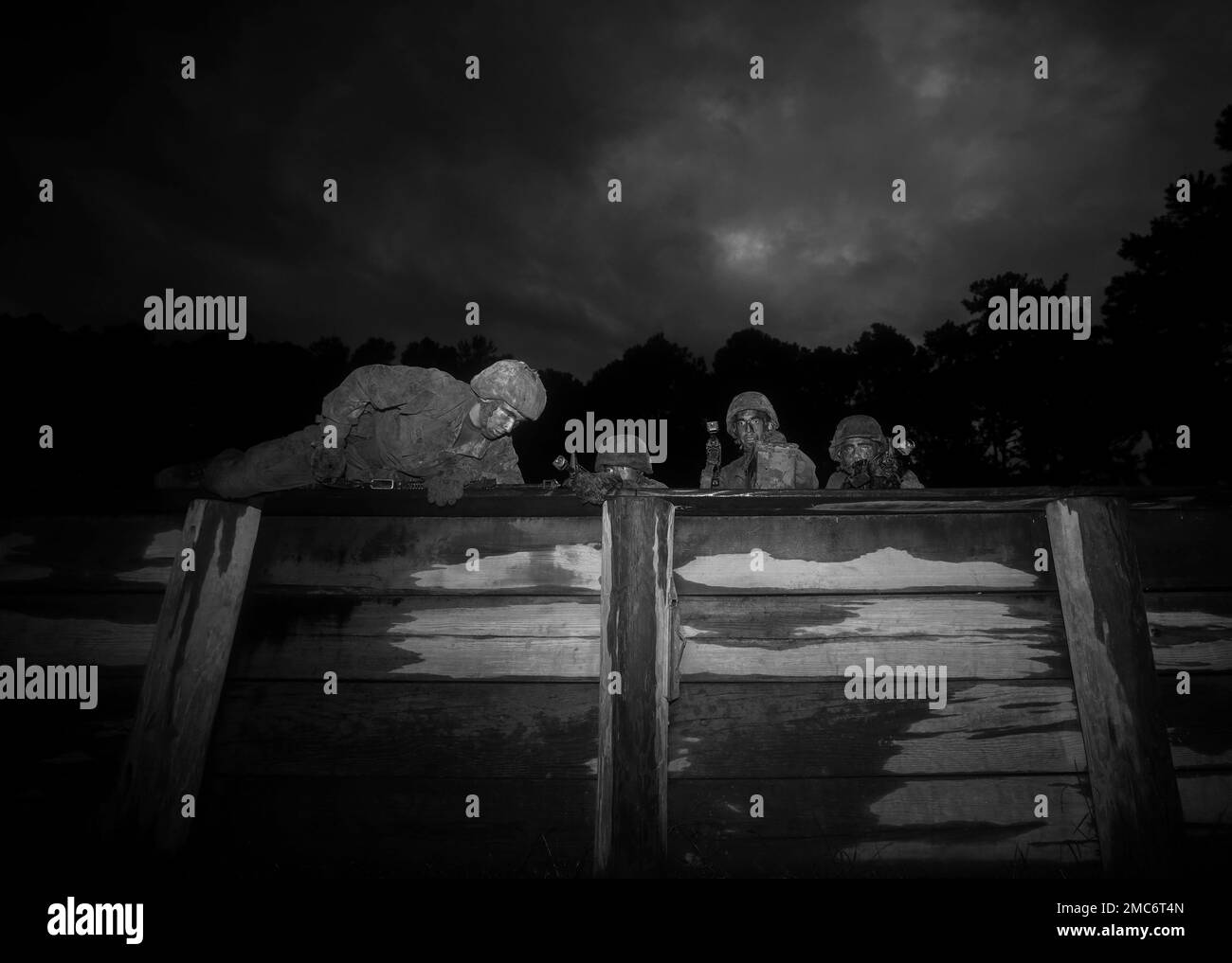 Rekruten bei Delta Company, 1. Rekruten-Trainingsbataillon, nehmen an der Schlacht von Fallujah während der Kreuzfahrt auf Marine Corps Rekrutierung Depot Parris Island am 12. August 2022 Teil. Der Schmelztiegel ist der Höhepunkt des Wissens und der Fähigkeiten, die Rekruten im Laufe der Rekrutierungstraining erlernen. Stockfoto