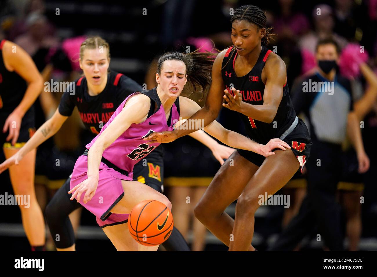 Maryland guard Diamond Miller tries to steal the ball from Iowa guard Caitlin Clark, left, during the first half of an NCAA college basketball game, Monday, Feb. 14, 2022, in Iowa City, Iowa. (AP Photo/Charlie Neibergall) Stockfoto