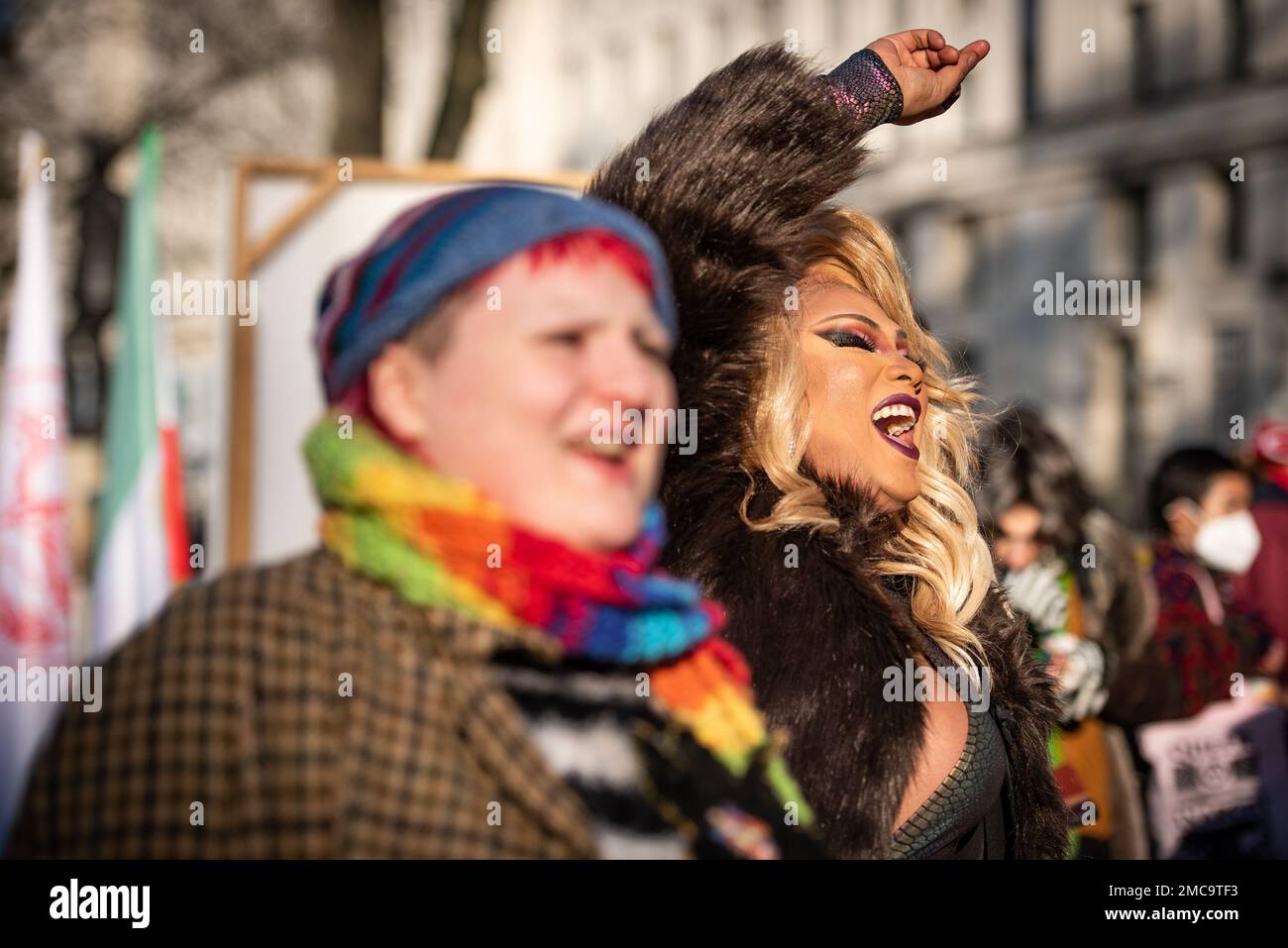 London, Großbritannien. 21. Januar 2023. Protestgesten während des Trans Rights Protestes. Proteste fanden in London statt, nachdem die britische Regierung die im Dezember 2022 beschlossene Reform der Geschlechteranerkennung blockiert hatte. Kredit: SOPA Images Limited/Alamy Live News Stockfoto