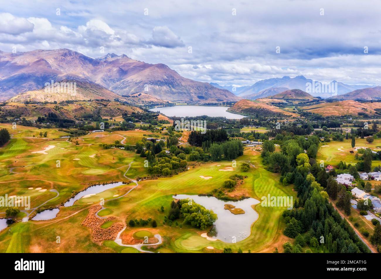 Malerisches Bergtal in Arrowtown zum Lake Hayes in der Region Otago in Neuseeland. Stockfoto