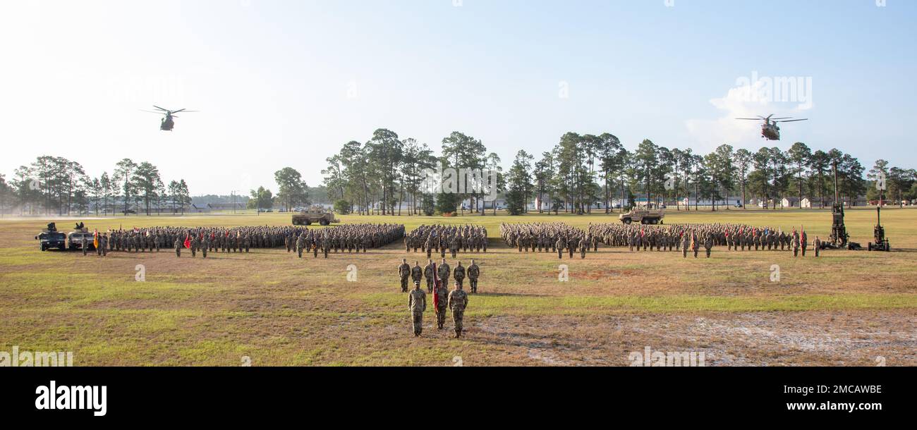 Soldaten der Georgia Army National Guard vom 48. Infanterie Brigade Combat Team posieren für ein Foto während des jährlichen Trainings am 28. Juni 2022 in Fort Stewart, Georgia Stockfoto
