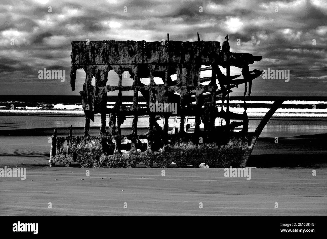 Das Schiffswrack der Peter Iredale vor Astoria, Küste Oregons Stockfoto