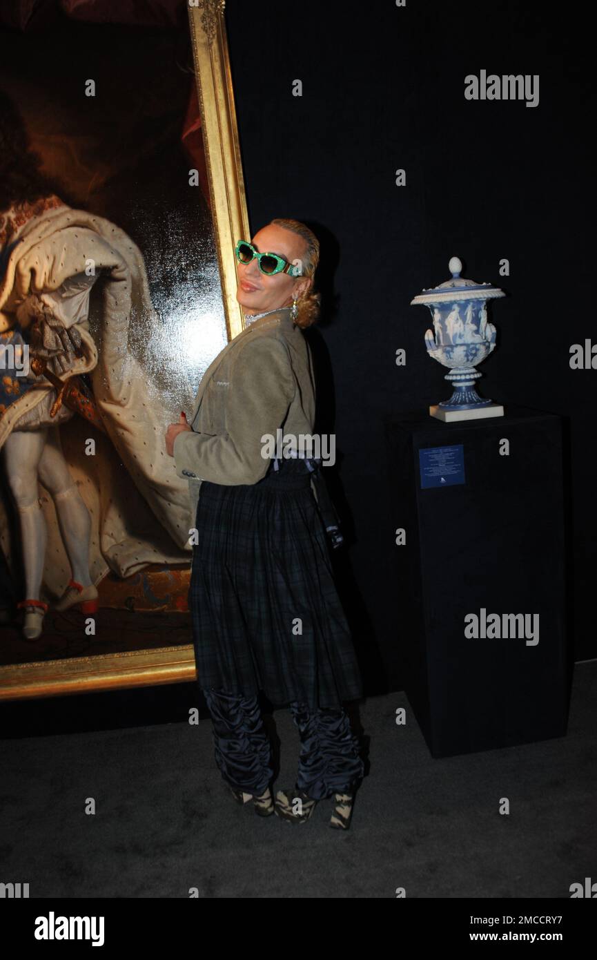 Elton Ilirjani bei der Wintershow 2023, Eröffnung im Park Avenue Armory Stockfoto