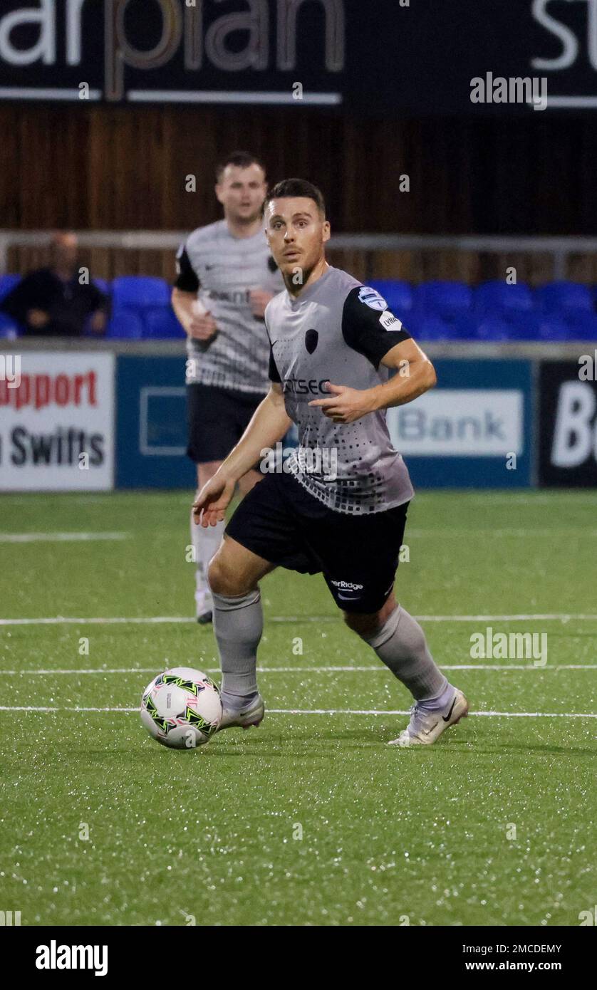 Stangmore Park, Dungannon, County Tyrone, Nordirland, Großbritannien. 02. September 2022. Danske Bank Premiership – Dungannon Swifts 0 Coleraine 5. Coleraine-Spieler Josh Carson (11) in Aktion während des Spiels der Danske Bank Irish League. Stockfoto