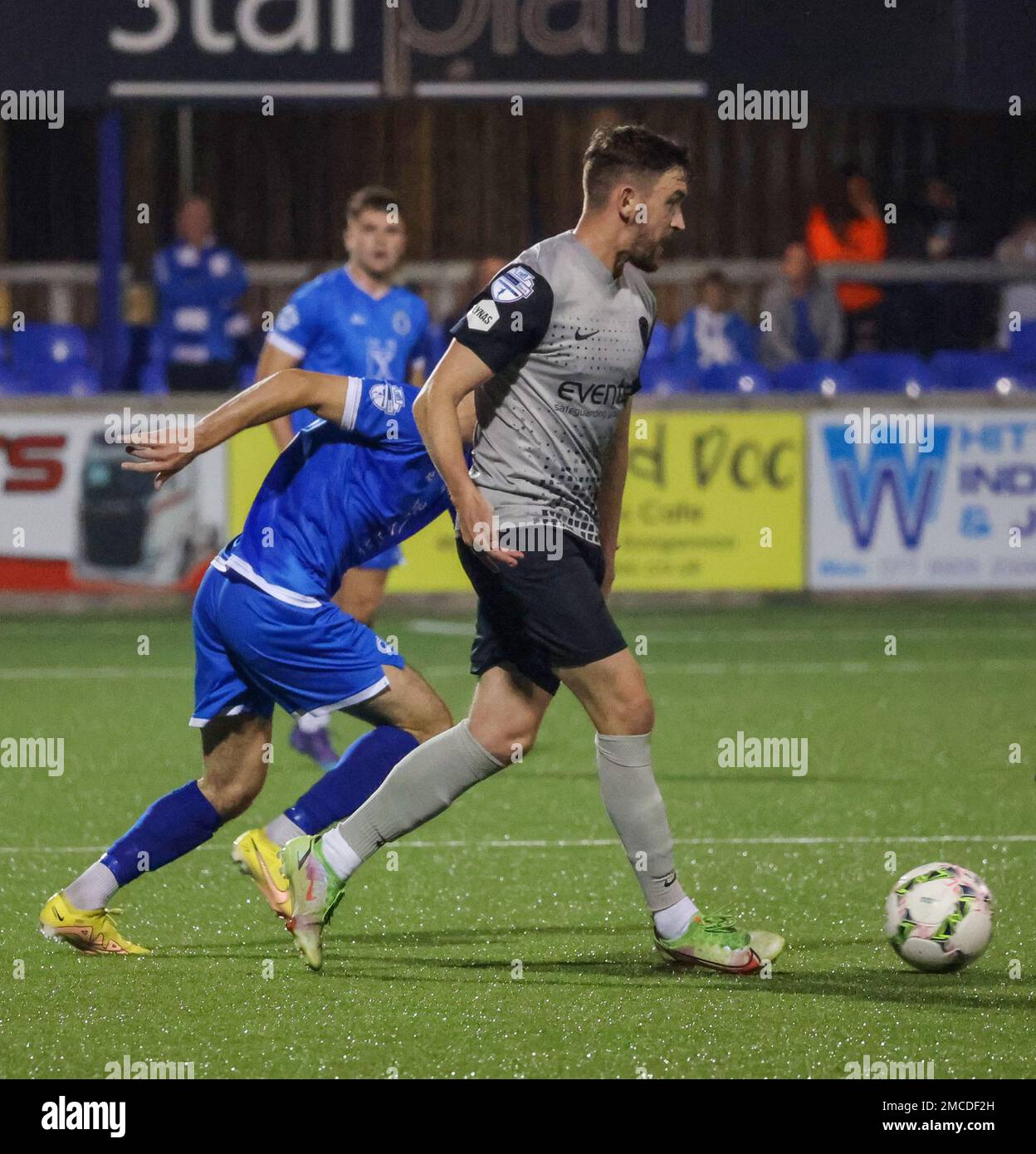 Stangmore Park, Dungannon, County Tyrone, Nordirland, Großbritannien. 02. September 2022. Danske Bank Premiership – Dungannon Swifts 0 Coleraine 5. Coleraine-Spieler Dean Jarvis (3) in Aktion während des Spiels der Danske Bank Irish League. Stockfoto