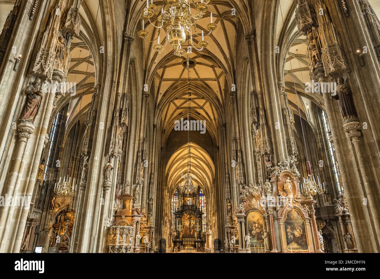 St. Stephansdom wunderschönes Innere in Wien, Österreich Stockfoto
