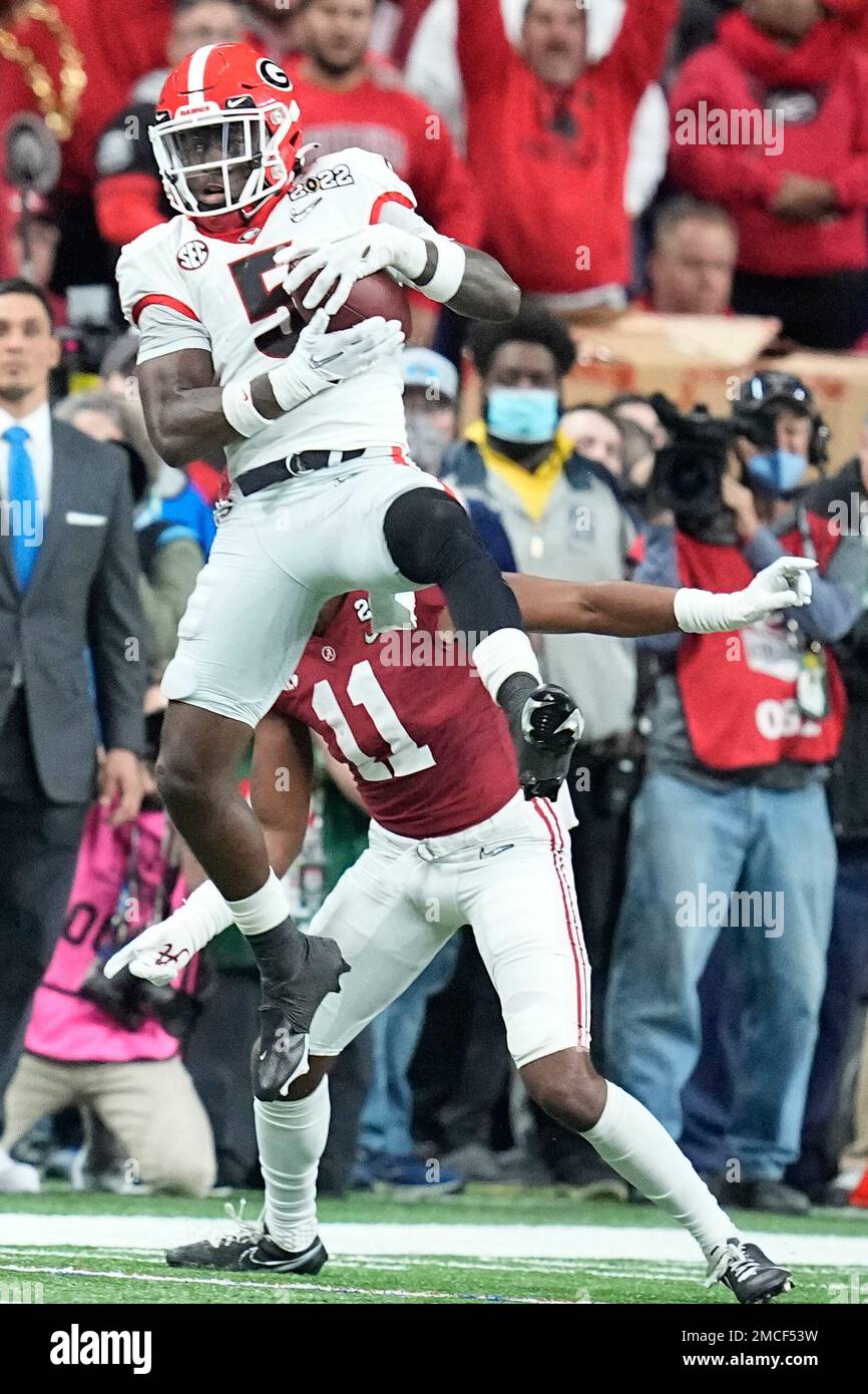 Georgia's Kelee Ringo returns an interception for a touchdown during the second half of the College Football Playoff championship football game against Alabama Monday, Jan. 10, 2022, in Indianapolis. (AP Photo/Darron Cummings) Stockfoto