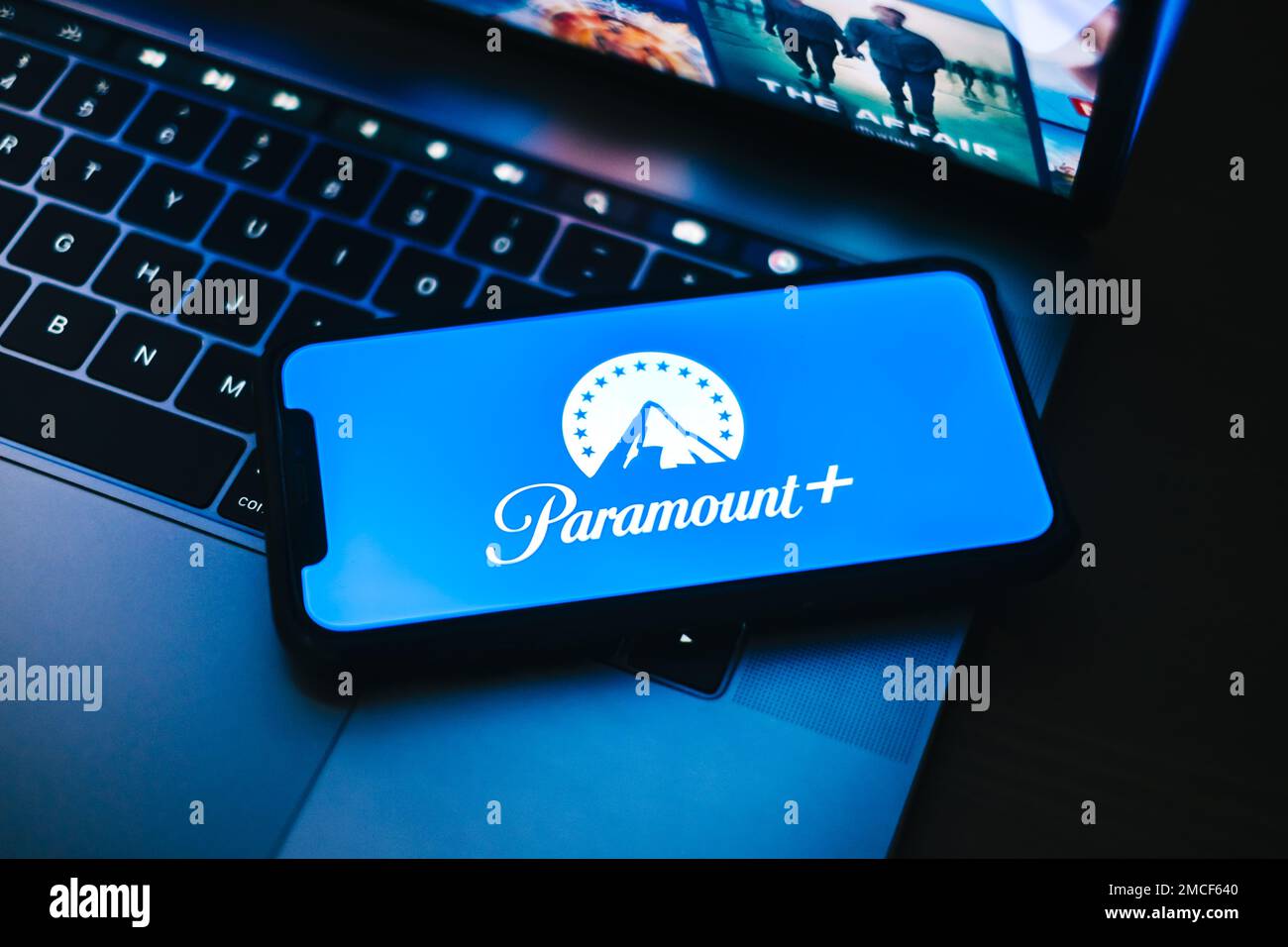 Paramount Plus-Logo auf dem Smartphone-Bildschirm. Stockfoto