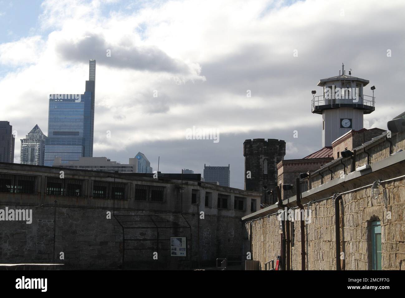 New York, New York, USA. 21. Januar 2023. Philadelphia, Eastern State Penitentiary war einst das berühmteste und teuerste Gefängnis der Welt, heute ein Museum mit zerfallenen Zellenblöcken, in denen berüchtigte Kriminelle wie „Slick willie“ Sutton und „Scarface“ Al Capone untergebracht waren. (Kreditbild: © Bruce Cotler/ZUMA Press Wire) NUR REDAKTIONELLE VERWENDUNG! Nicht für den kommerziellen GEBRAUCH! Stockfoto