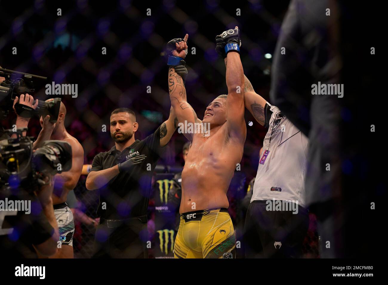 Rio De Janeiro, Brasilien. 21. Januar 2023. Gregory Rodrigues besiegt Brunno Ferreira durch K.o.-Siege während des UFC 283 Teixeira vs Hill in der Jeunesse Arena in Rio de Janeiro, RJ. Kredit: Reinaldo Reginato/FotoArena/Alamy Live News Stockfoto