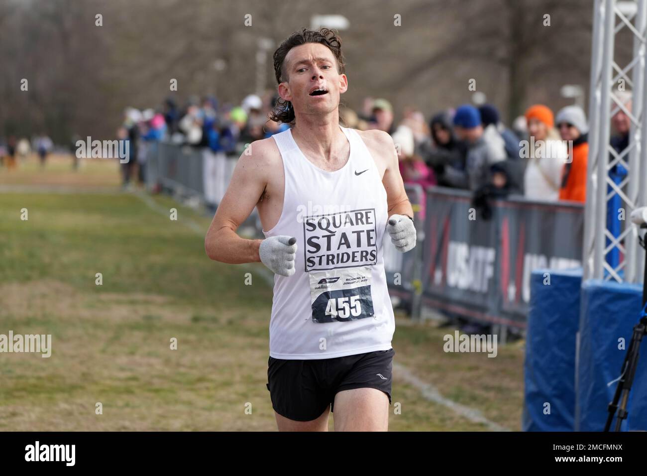 Neil McDonagh ist Zweiter im Masters Men's Race in 25:25,7, während der USA Cross Country Championships am Samstag, 21. Januar 2023, in Richmond, Virginia Stockfoto