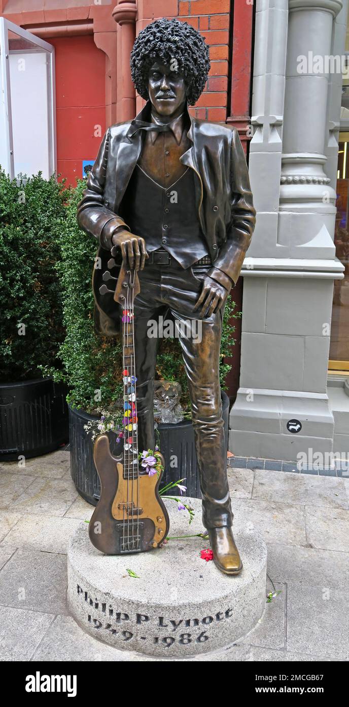 Philip P. Lynott von Thin Lizzy, Bronzestatue, 1949-1986, von Paul Daly, in der Harry Street, (Abseits der Grafton Street), Dublin 2, Eire, Irland Stockfoto