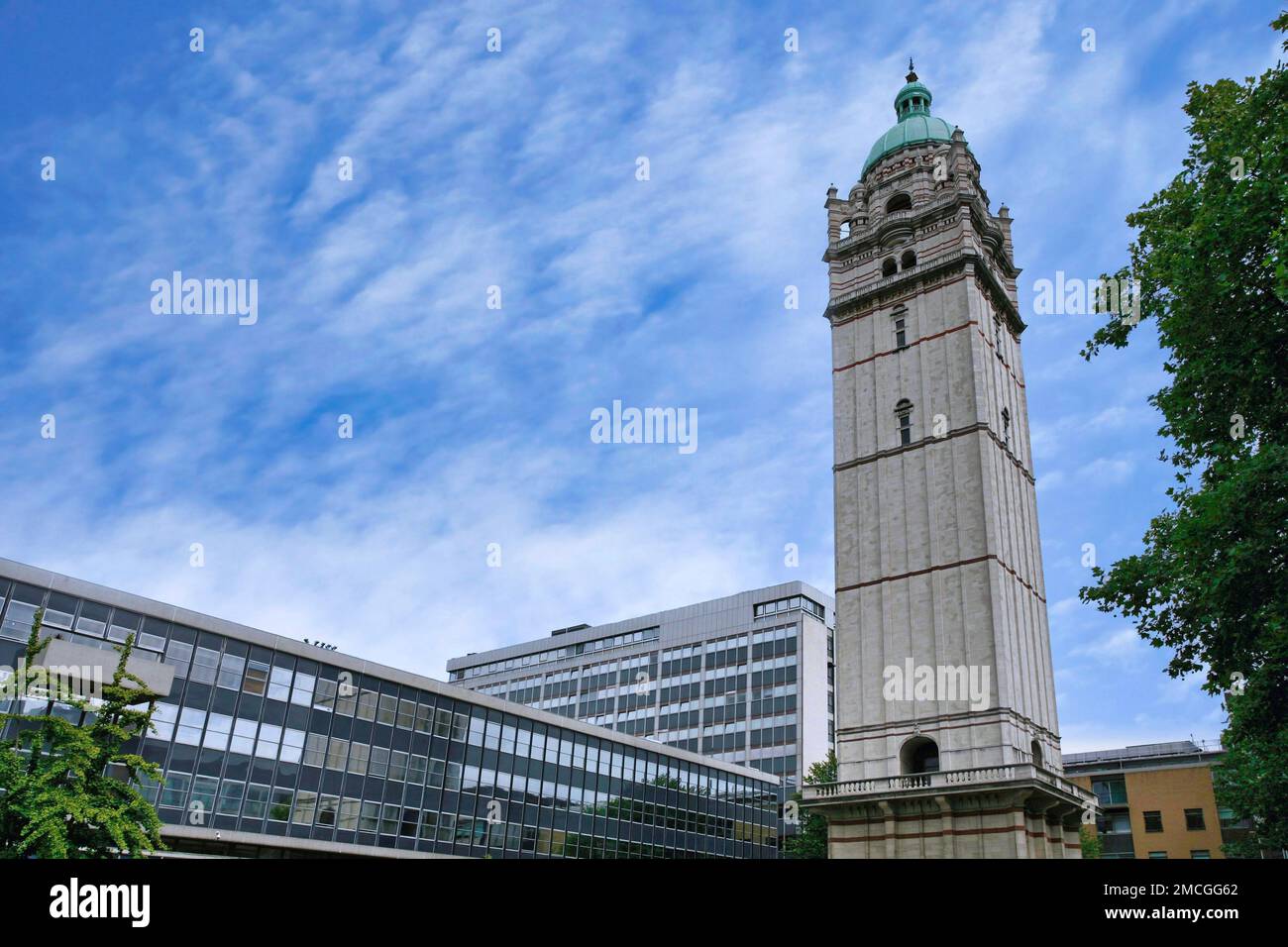 London, England - Juli 2009: Imperial College of Science, eine führende Technologie-Universität, zentraler Innenhof mit dem Queen's Tower, aus dem Jahr 1899 Stockfoto