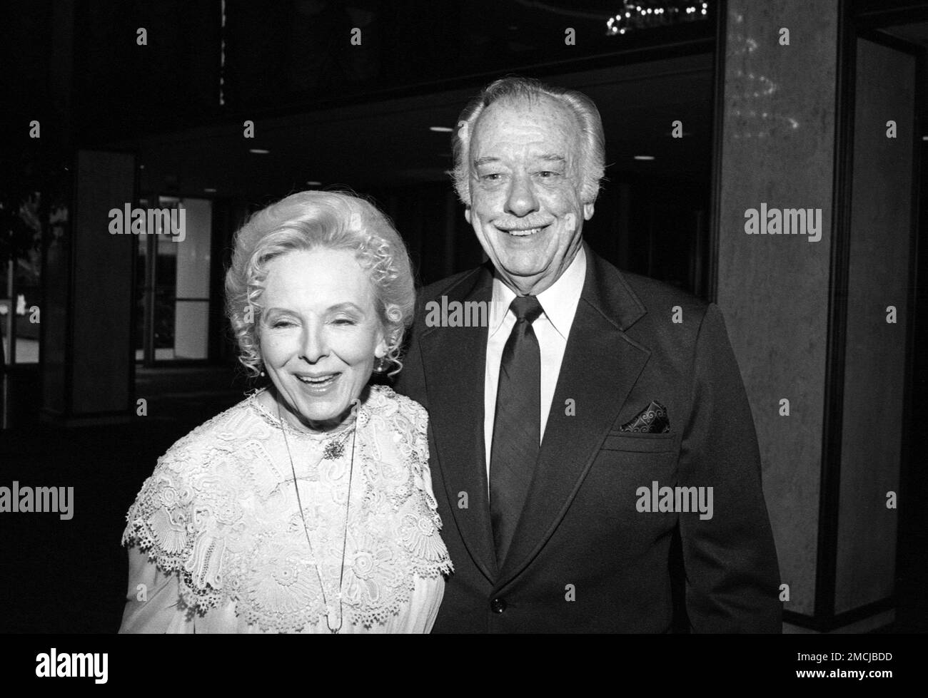Anna Lee und David Lewis auf der ABC-Affiliates-Party im Century Plaza Hotel am 12. Mai 1982 in Los Angeles, Kalifornien. Kredit: Ralph Dominguez/MediaPunch Stockfoto