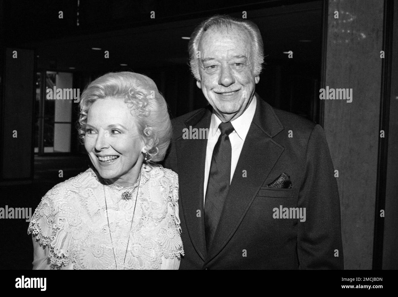 Anna Lee und David Lewis auf der ABC-Affiliates-Party im Century Plaza Hotel am 12. Mai 1982 in Los Angeles, Kalifornien. Kredit: Ralph Dominguez/MediaPunch Stockfoto