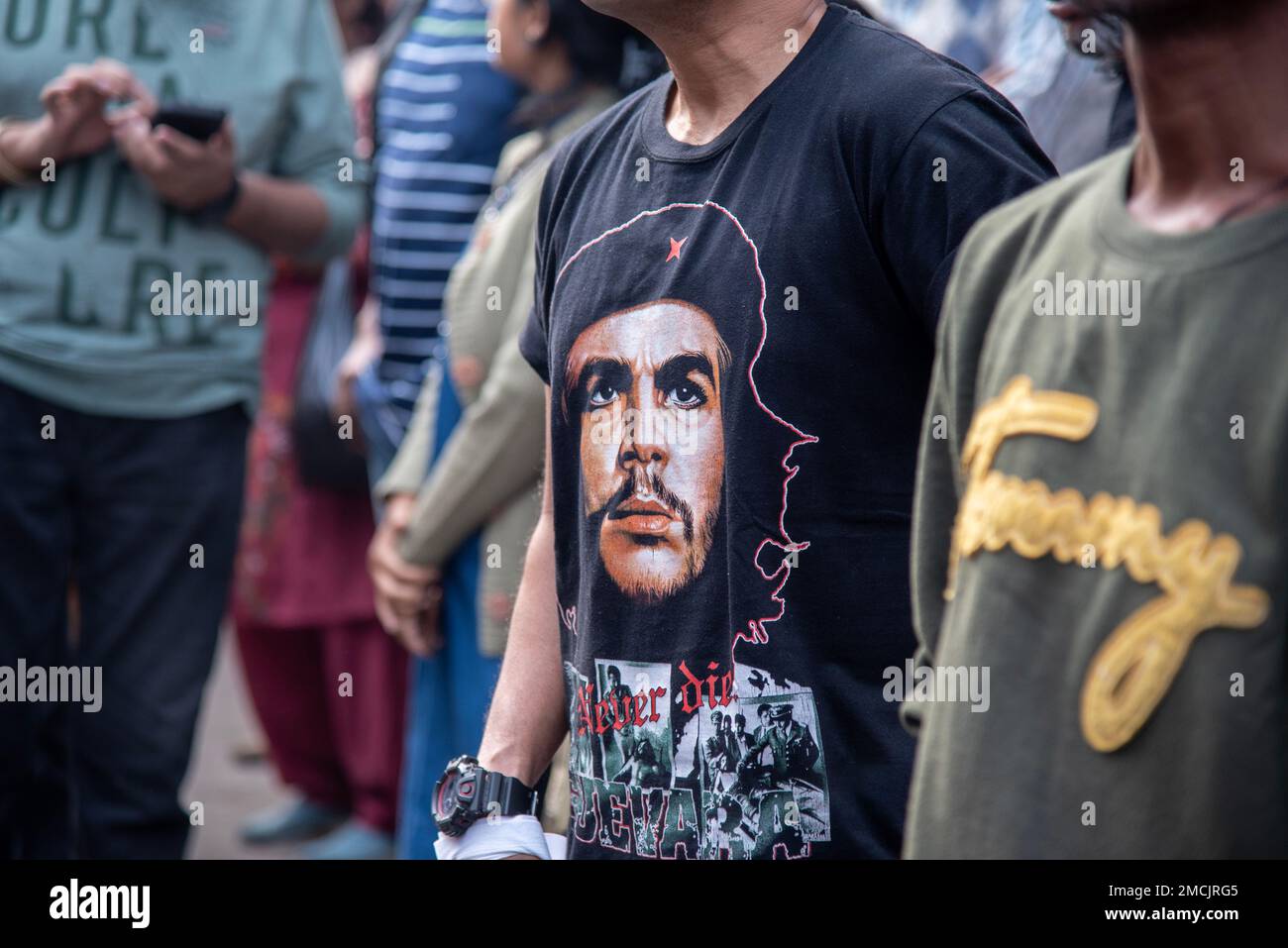 Kalkutta, Westbengalen, Indien. 21. Januar 2023. Massenfelizierungsprogramm von Aleida Guevara, der Tochter des legendären argentinischen marxistischen Revolutionärs Che Guevara am College Square in Kalkkata, westbengalen, indien, am 21. Januar 2023, organisiert von AIDSO, SFI & DYFI. (Kreditbild: © Amlan Biswas/Pacific Press via ZUMA Press Wire) NUR REDAKTIONELLE VERWENDUNG! Nicht für den kommerziellen GEBRAUCH! Stockfoto